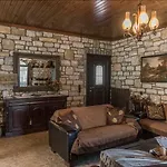 Stone Mansion Anavryti, αμα 20569 別荘 ミストラ