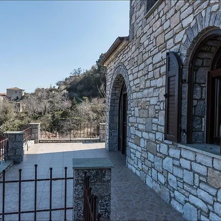 Stone Mansion Anavryti, αμα 20569 別荘 ミストラ