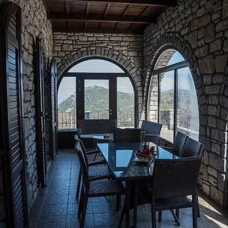 Stone Mansion Anavryti, αμα 20569 Vakantiehuis