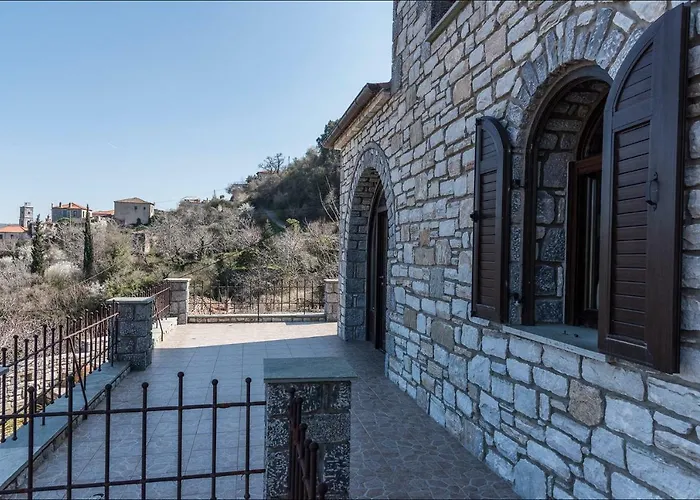 Stone Mansion Anavryti, αμα 20569 別荘 ミストラ